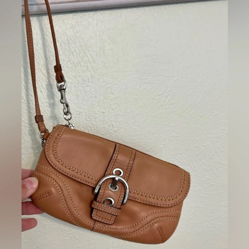 EC Coach Soho Capri Vintage wristlet F42135 - Picture 1 of 9